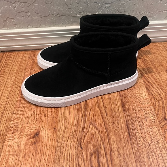 UGG Alameda Mini Suede Boots - Picture 5 of 11